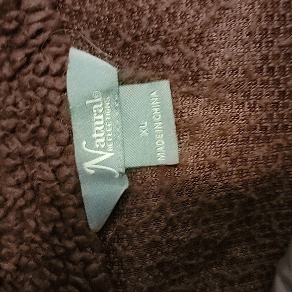 Sweaters - Picture 5 of 6